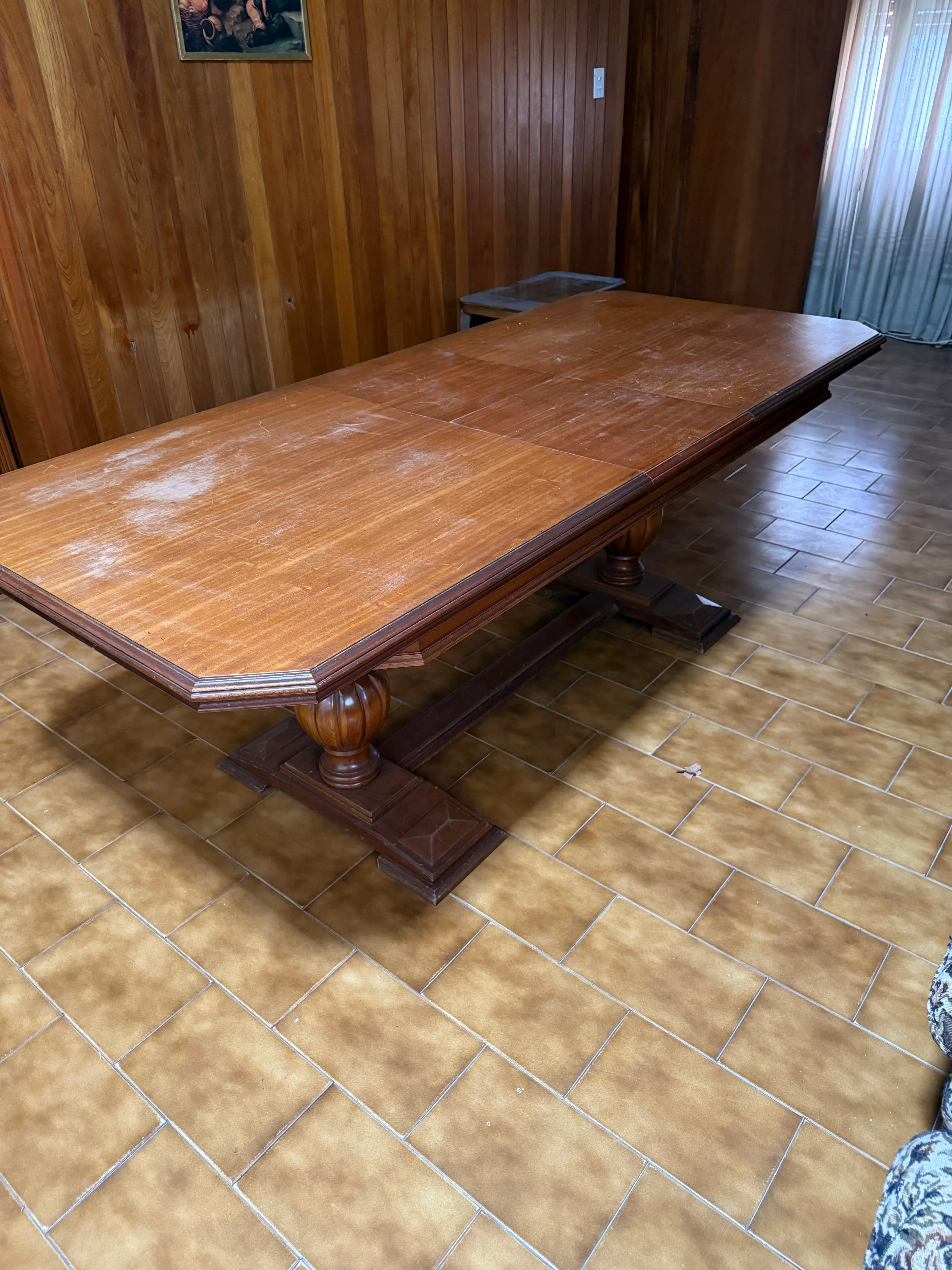 Mesa de comedor extensible — estilo español