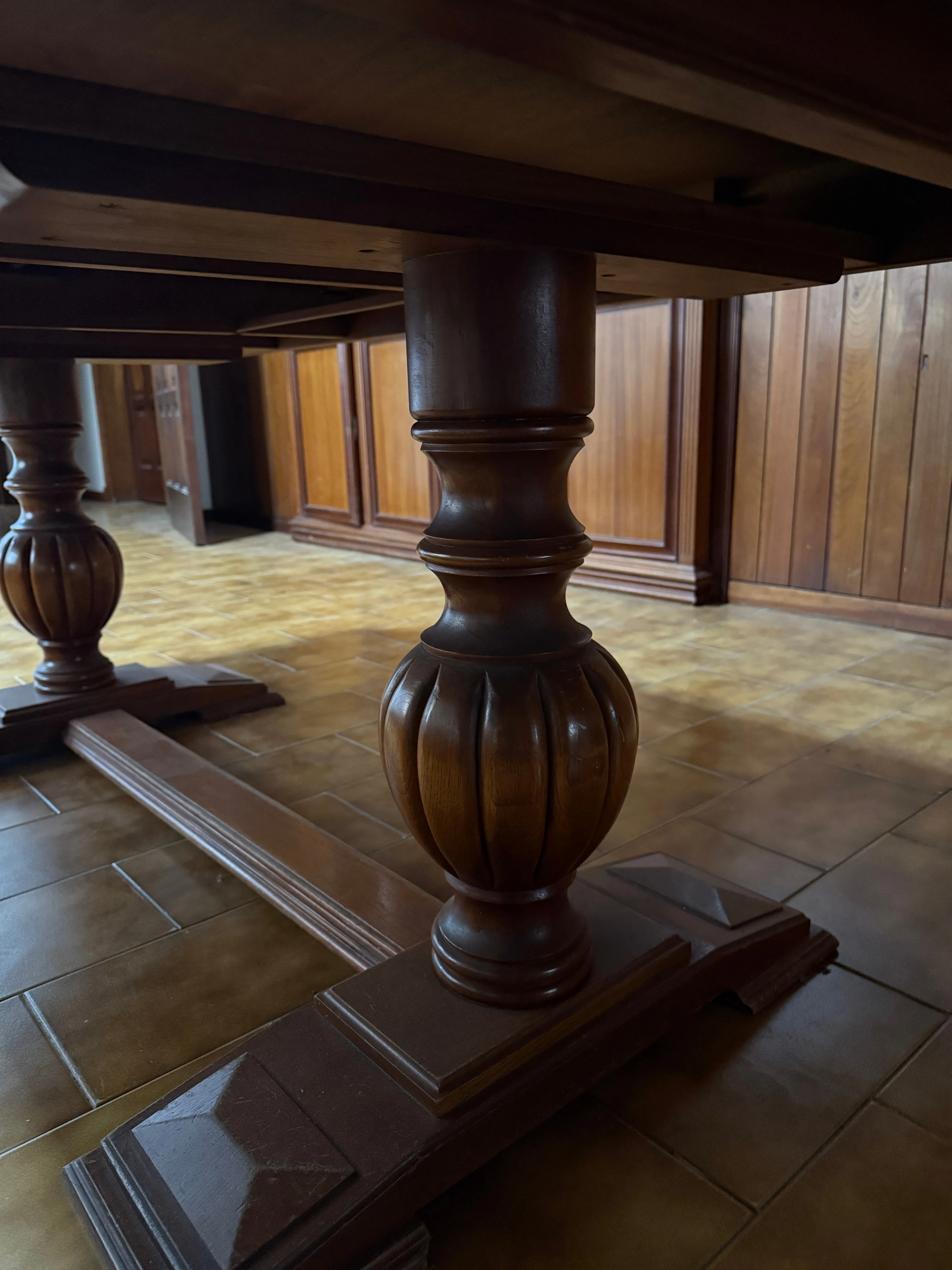 Mesa de comedor extensible — estilo español