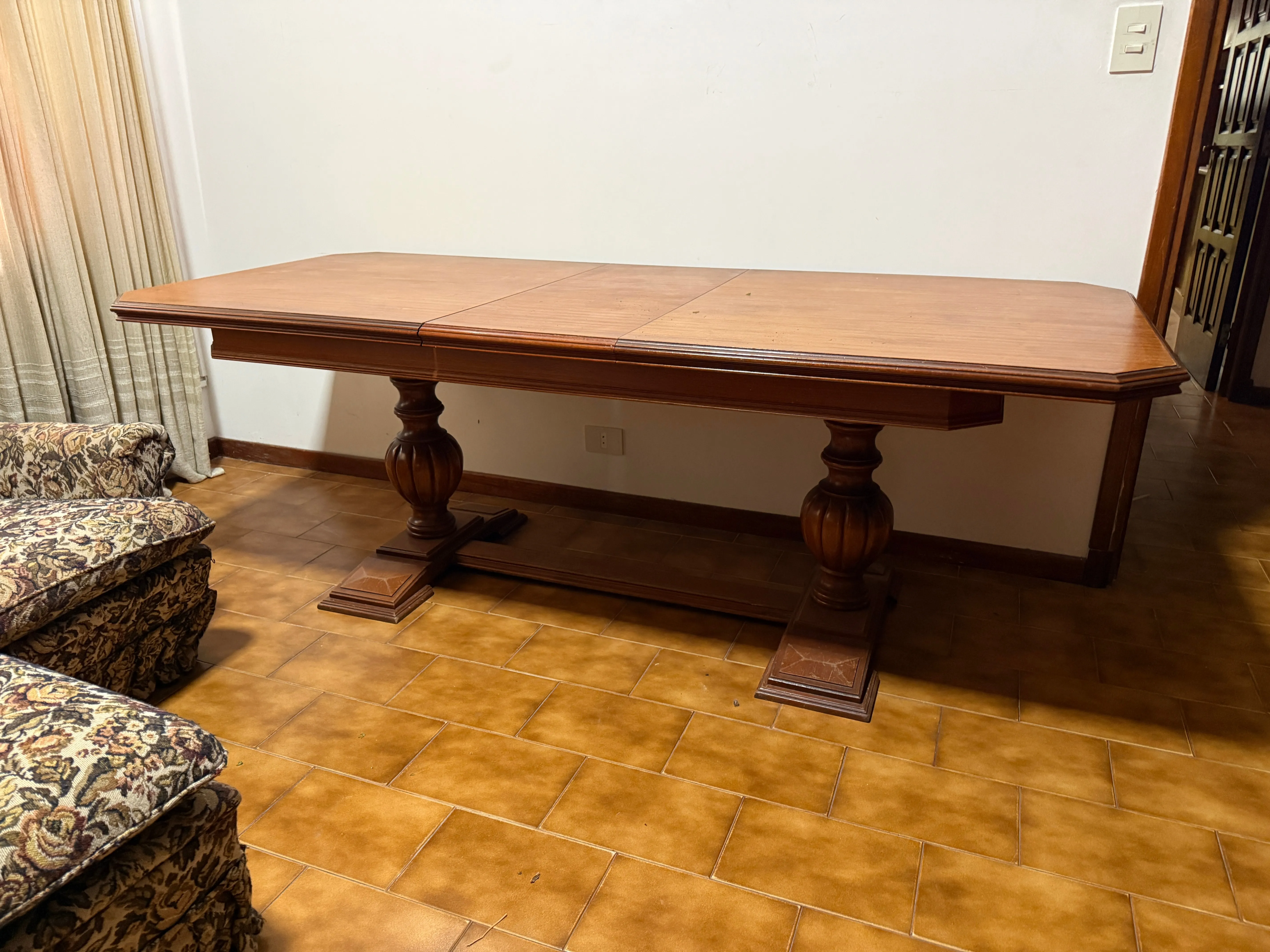Mesa de comedor extensible — estilo español