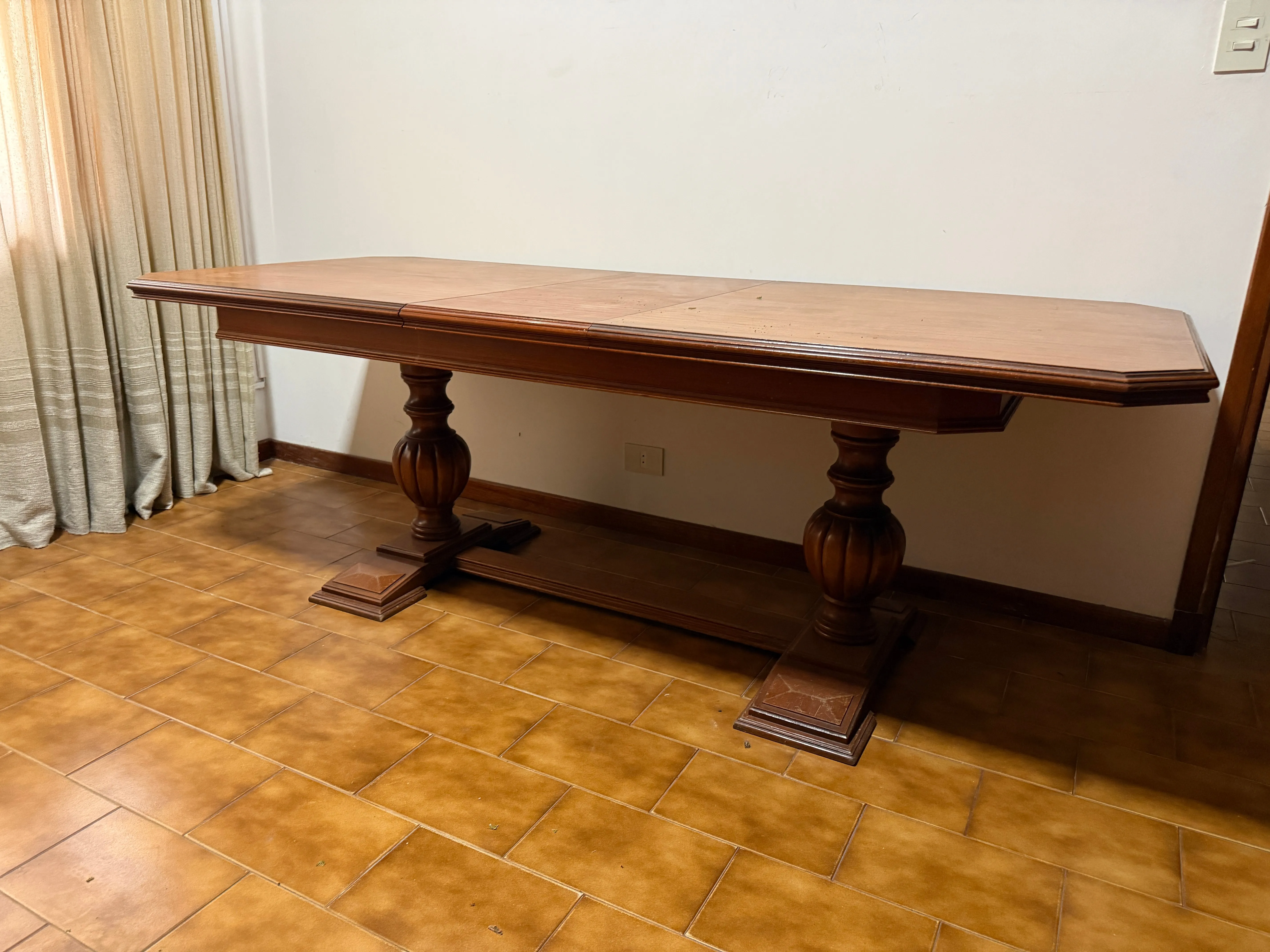 Mesa de comedor extensible — estilo español