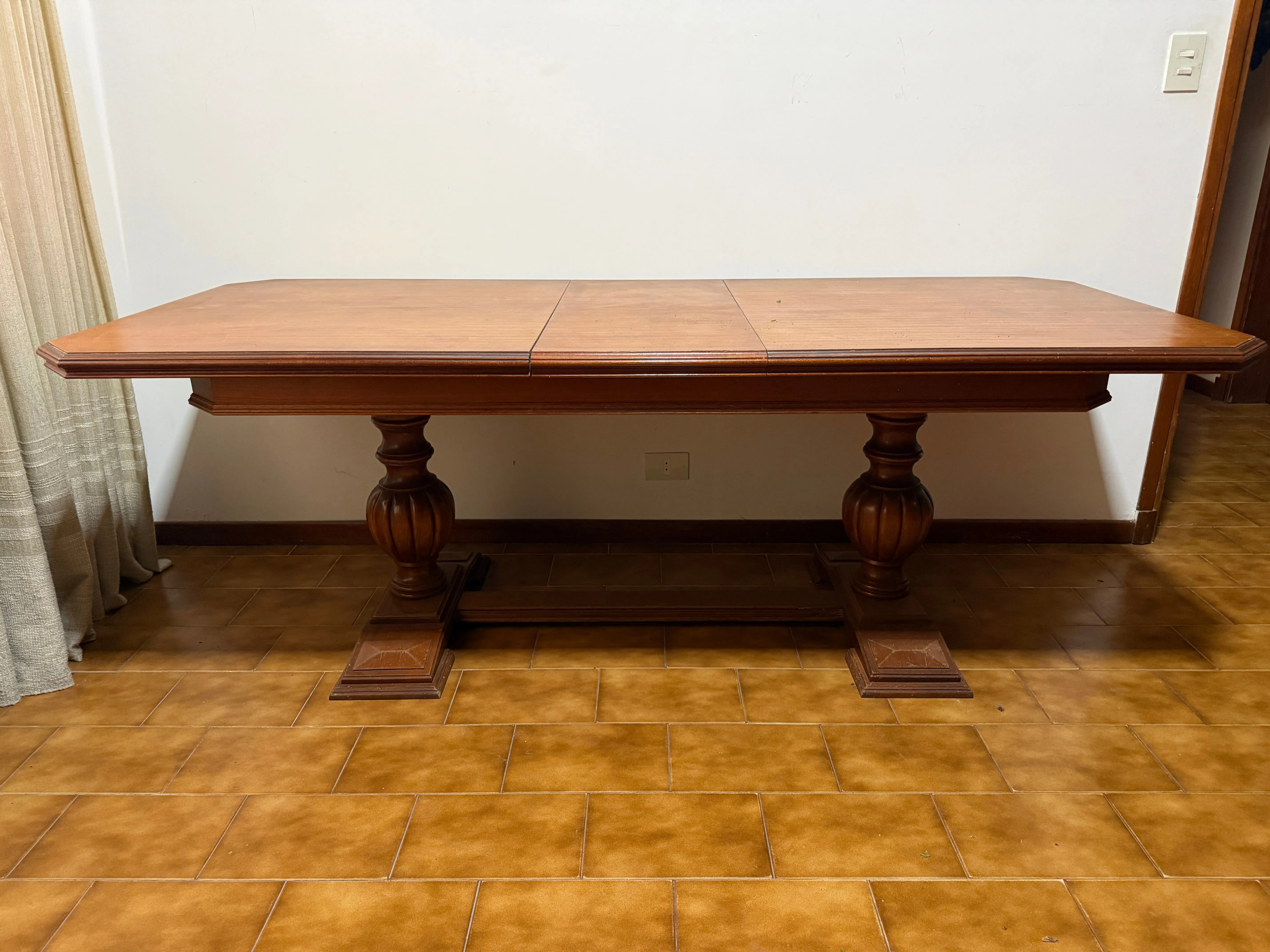 Mesa de comedor extensible — estilo español